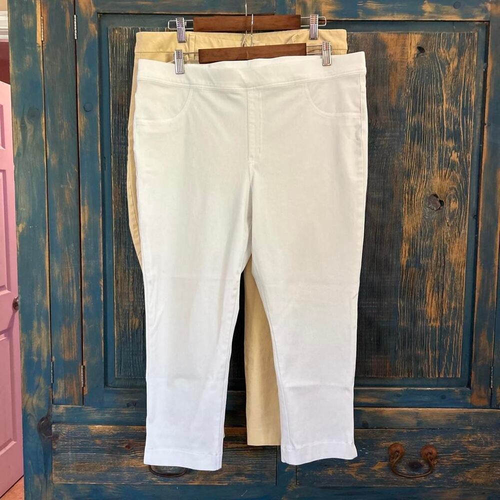 White capri pants with elastic